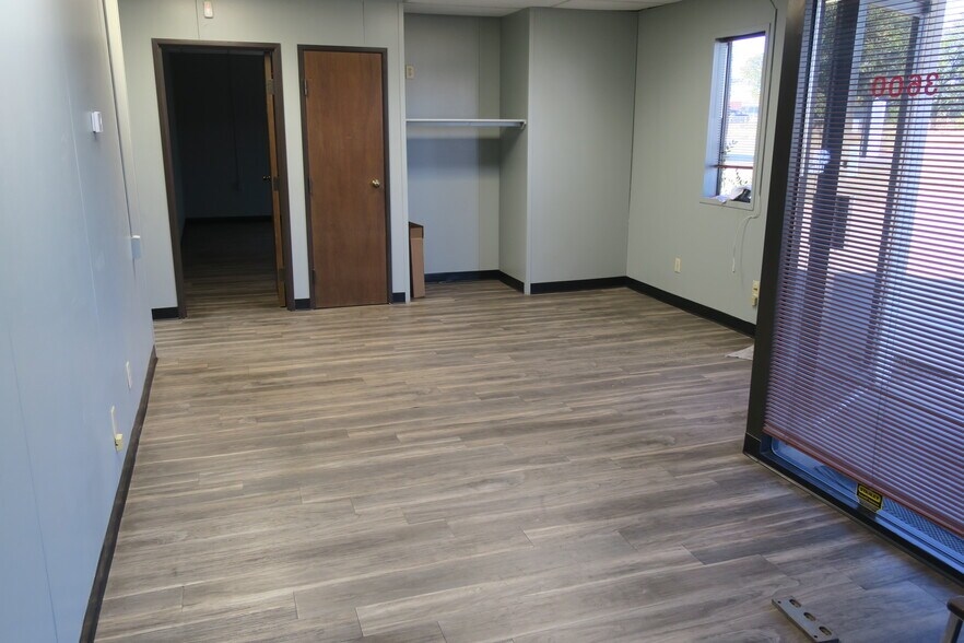 More Photos Of 3600 S Council Rd, Oklahoma City Manufacturing For Lease