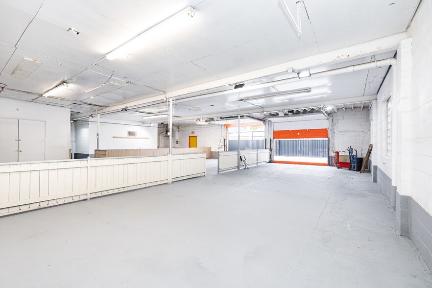 More Photos Of 4616 W Fullerton Ave, Chicago Light Manufacturing For Sale