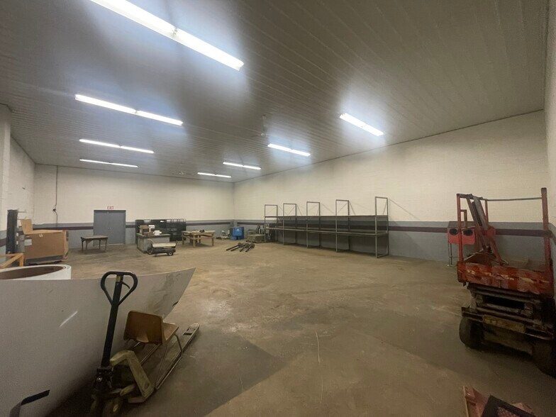 More Photos Of 5559 William Penn Hwy, Alexandria Warehouse For Sale