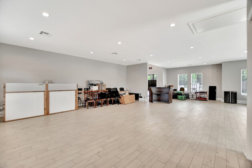 More Photos Of 31360 Nichols Sawmill Rd, Magnolia Medical For Lease