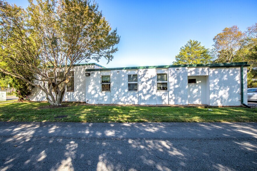 More Photos Of 645 Penniman Rd, Williamsburg Bank For Sale