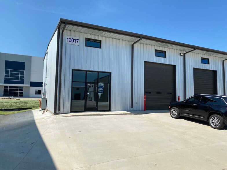 Primary Photo Of 13017 Harmon Rd, Fort Worth Flex For Lease