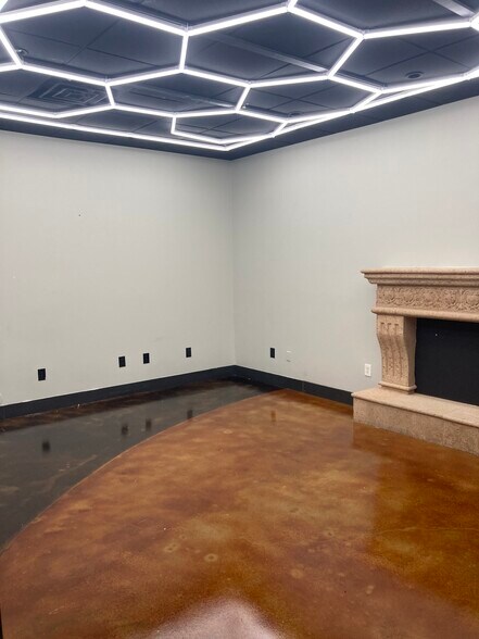 More Photos Of 16853 E Palisades Blvd, Fountain Hills Office For Lease