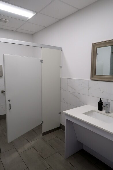 More Photos Of 5855 Preston Rd, Frisco Storefront For Sale