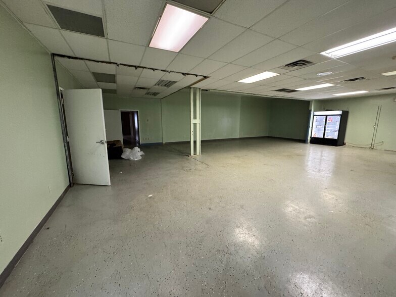 More Photos Of 421 N Gilmer Ave, Lanett General Retail For Sale