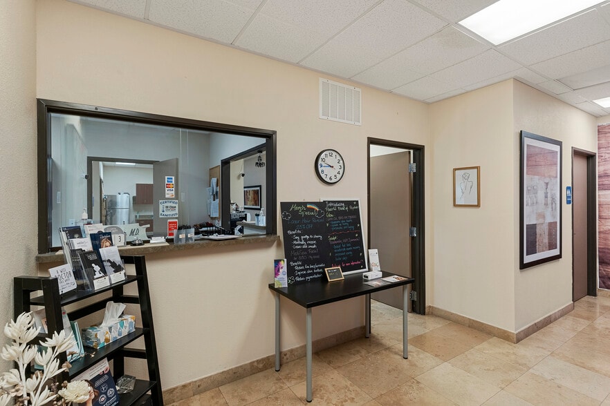 More Photos Of 5990 S Rainbow Blvd, Las Vegas Office For Sale