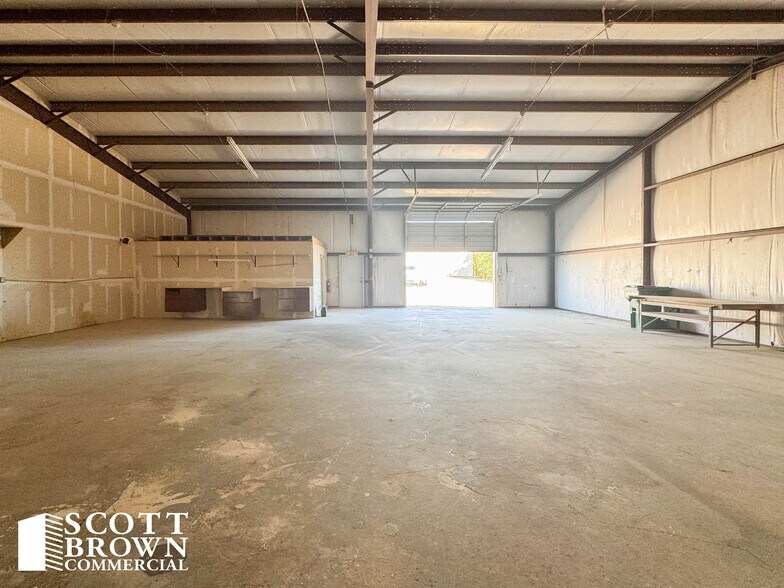 More Photos Of 900 Utility Rd, Sanger Unknown For Lease