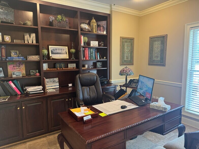 More Photos Of 1003 Fernwood Dr, Milledgeville Medical For Sale