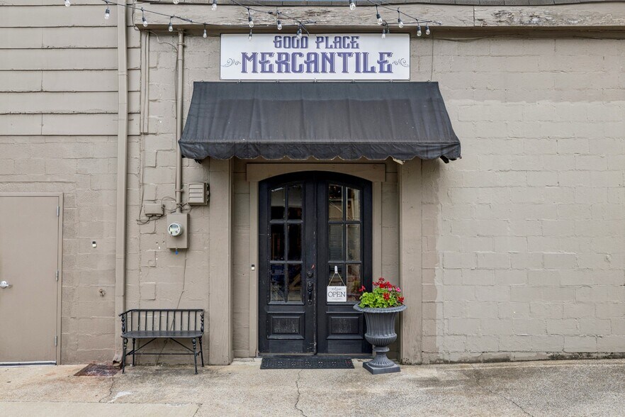 More Photos Of 134 S Main St, Goodlettsville Freestanding For Sale