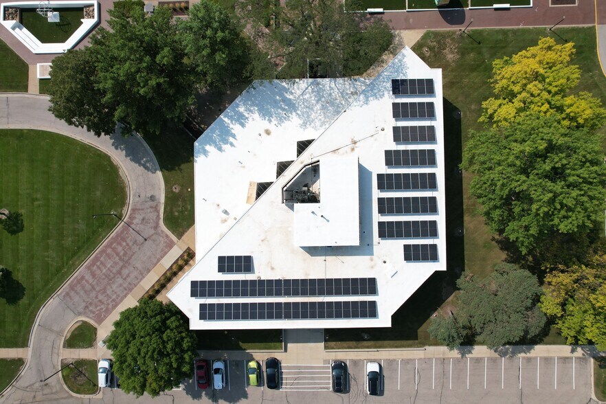 More Photos Of 3001 Westown Pky, West Des Moines Office For Lease