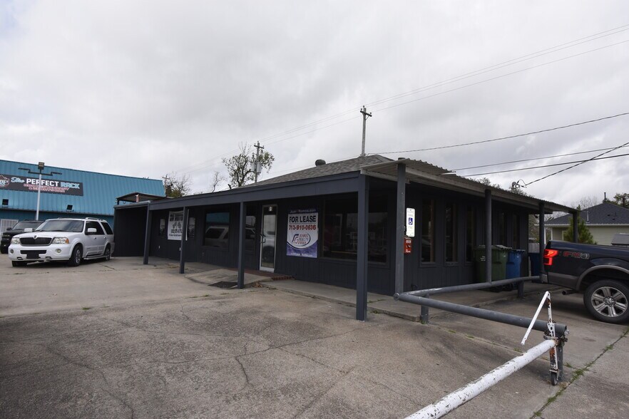 More Photos Of 915 Spencer Hwy, South Houston Auto Dealership For Lease