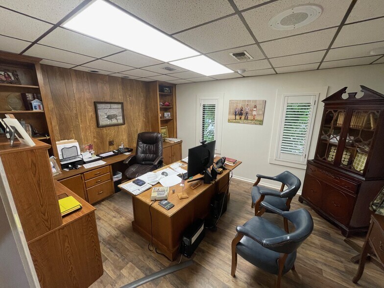 More Photos Of 247 W Olmos Dr, San Antonio Office For Sale
