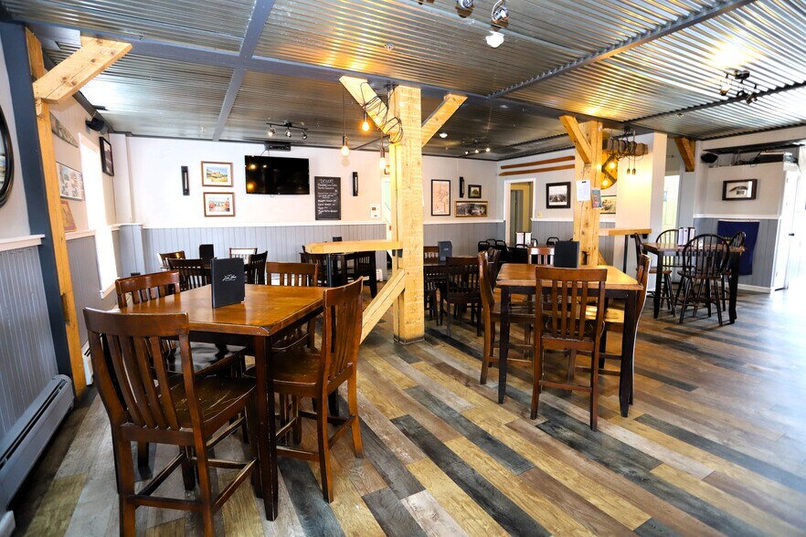 More Photos Of 138 Cross St, Brighton Hotel For Sale