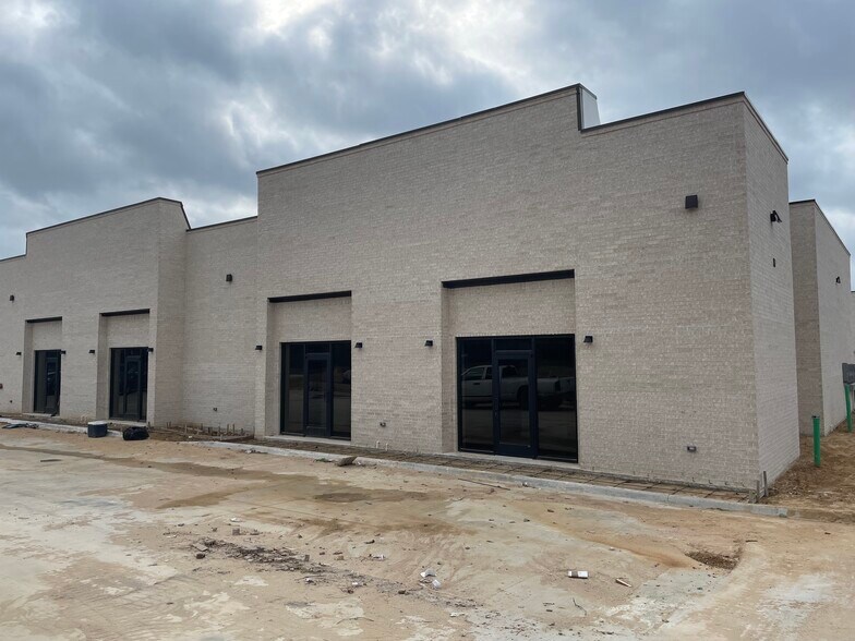 More Photos Of 1821 John Mccain Rd, Colleyville Warehouse For Lease
