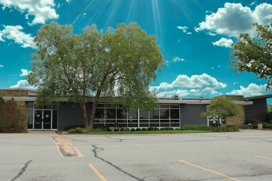 More Photos Of 501 N Shortridge Rd, Indianapolis Health Club For Sale