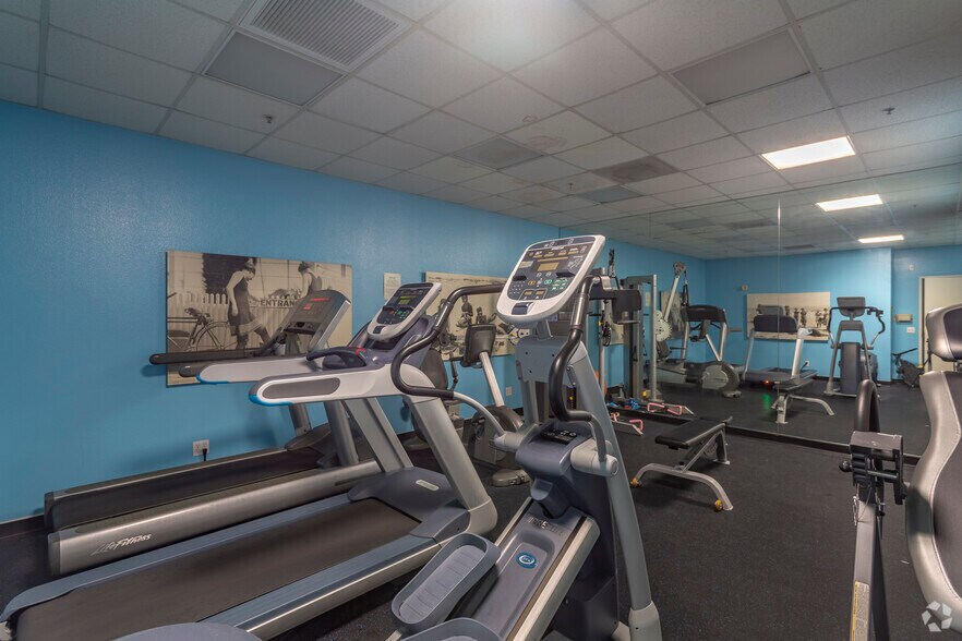 More Photos Of 810 4th Ave, San Diego Apartments For Lease