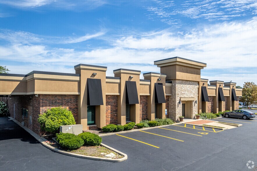 More Photos Of 1350 Lake St, Roselle Office For Lease