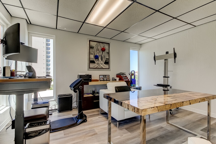 More Photos Of 447 3rd Ave N, Saint Petersburg Office For Lease