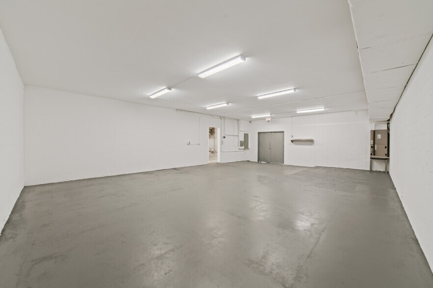 More Photos Of 913 SW 8th Ave, Hallandale Beach Warehouse For Lease