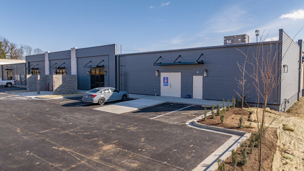 More Photos Of 4257 Harrodsburg Rd, Lexington General Retail For Lease