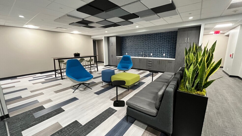 More Photos Of 411 E Wisconsin Ave, Milwaukee Office For Lease