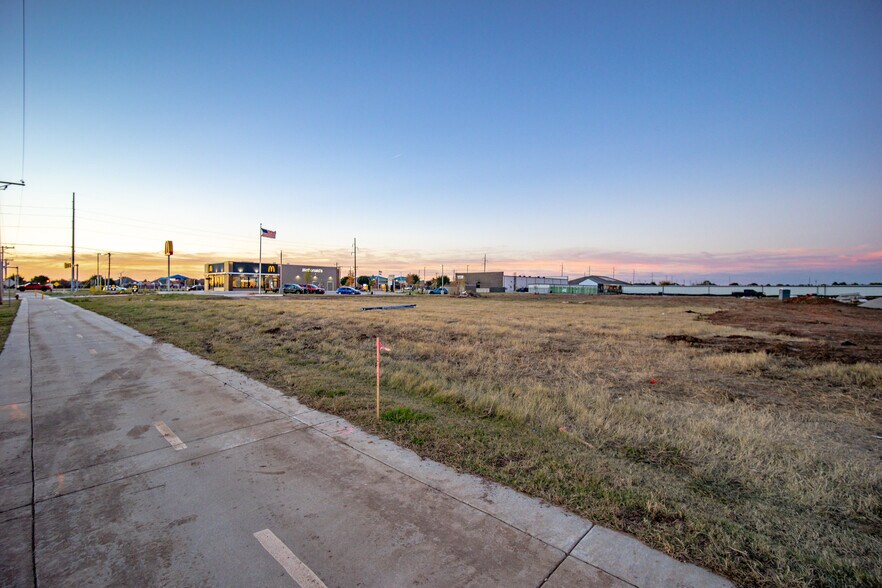 More Photos Of 1791 SW 34th St, Moore Land For Lease