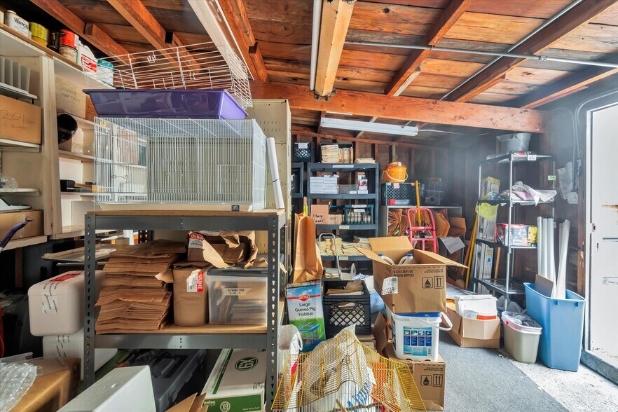 More Photos Of 2143-2145 Taraval St, San Francisco Veterinarian Kennel For Lease