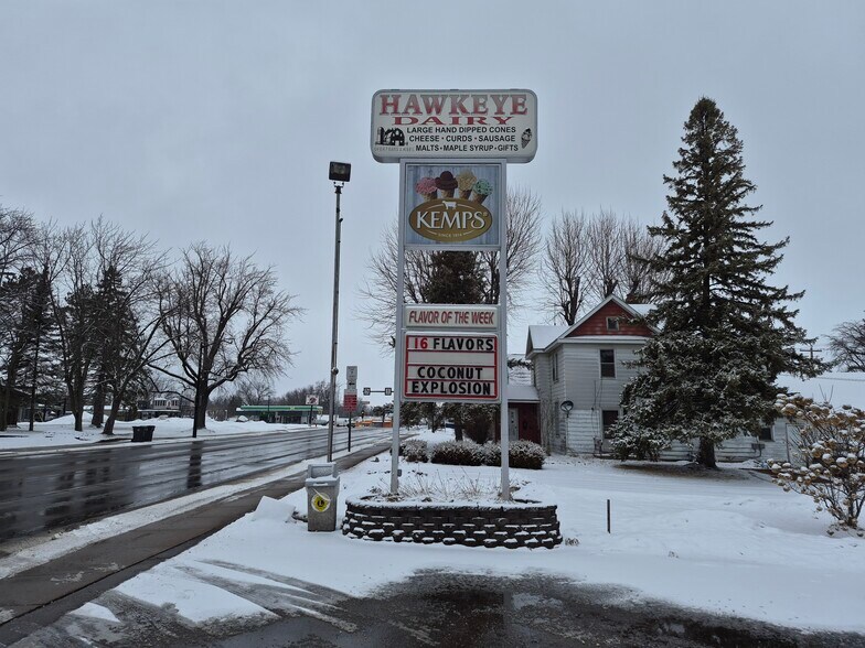 More Photos Of 118 N 4th St, Abbotsford General Retail For Sale