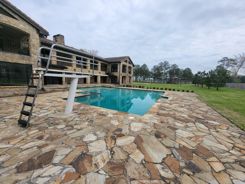 More Photos Of 23122 Valley Ranch Pky, Porter Coworking Space