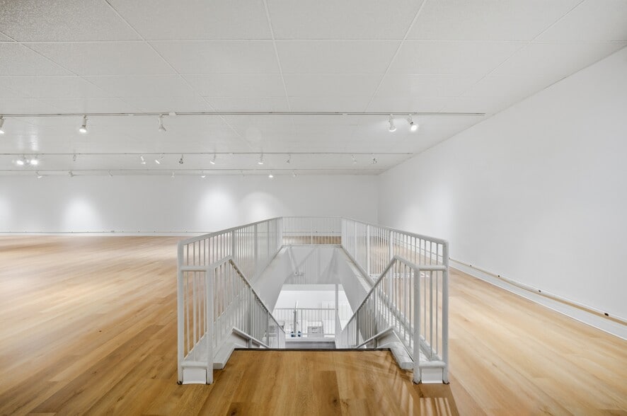 More Photos Of 6542 E Virginia Beach Blvd, Norfolk Freestanding For Lease