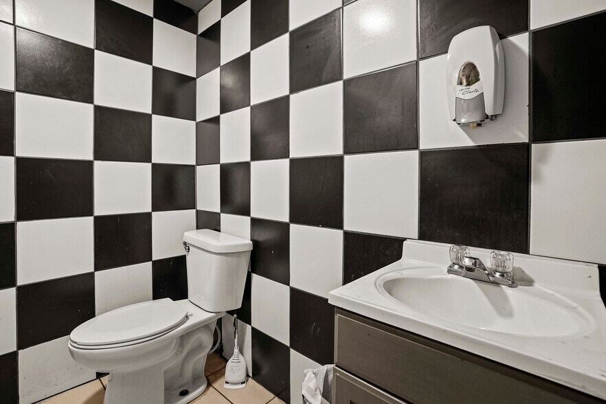 More Photos Of 4620 Tod Ave, East Chicago General Retail For Sale