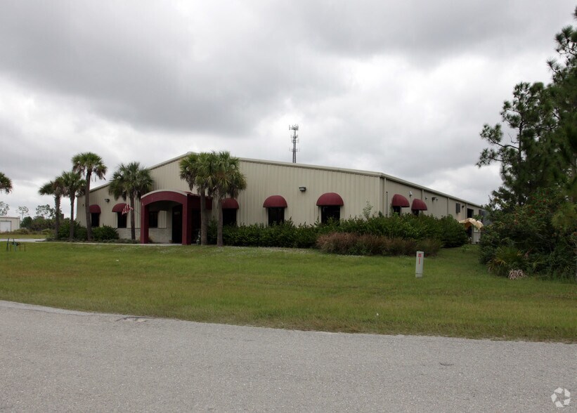 More Photos Of 9971 Bavaria Rd, Fort Myers Warehouse For Sale