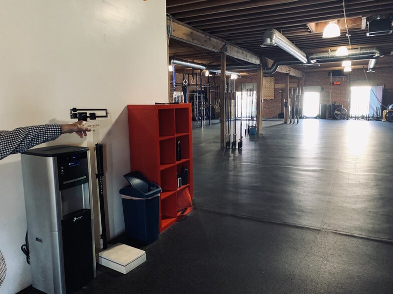 More Photos Of 5119 W Sunset Blvd, Los Angeles General Retail For Lease