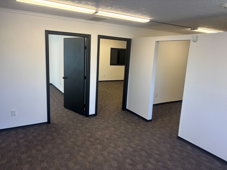 More Photos Of 250 SE Booth Bend Rd, McMinnville Manufacturing For Lease