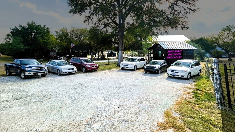 More Photos Of 9926 FM 1283, Lakehills Flex For Lease