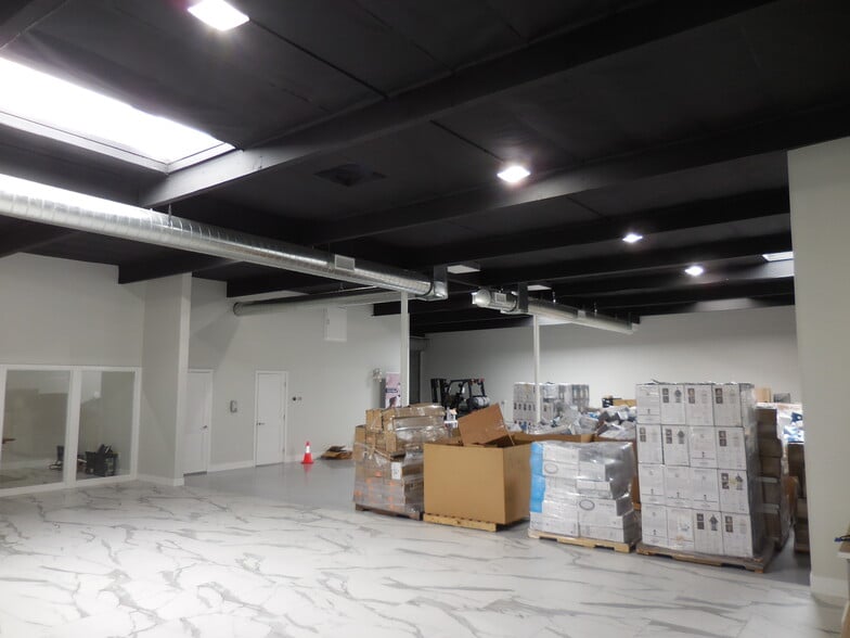 More Photos Of 1439 Plaza Del Amo, Torrance Warehouse For Sale