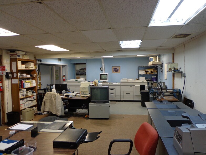 More Photos Of 1300 Industrial Blvd, Southampton Light Distribution For Sale