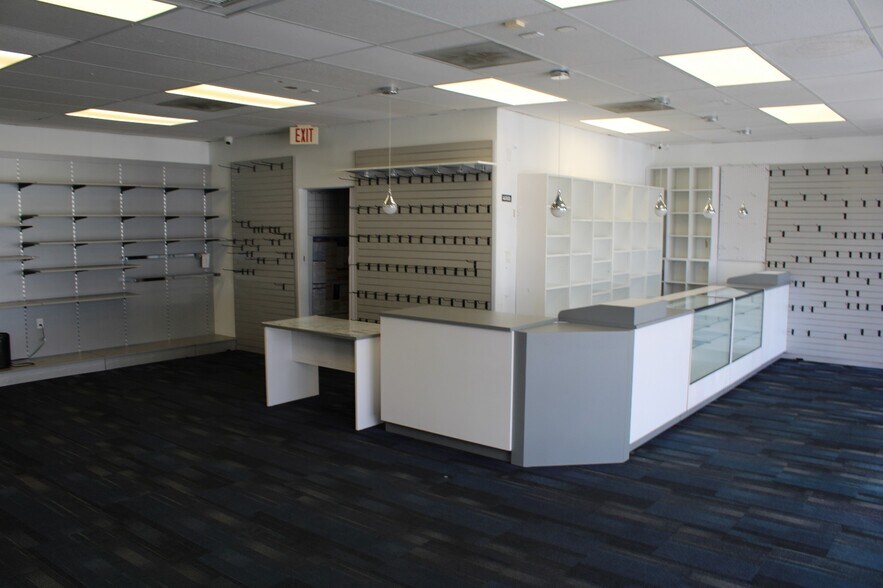 More Photos Of 29 N Federal Hwy, Hallandale Beach Freestanding For Lease