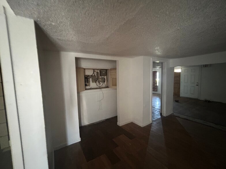 More Photos Of 200 N Beach St, Fort Worth Office For Sale