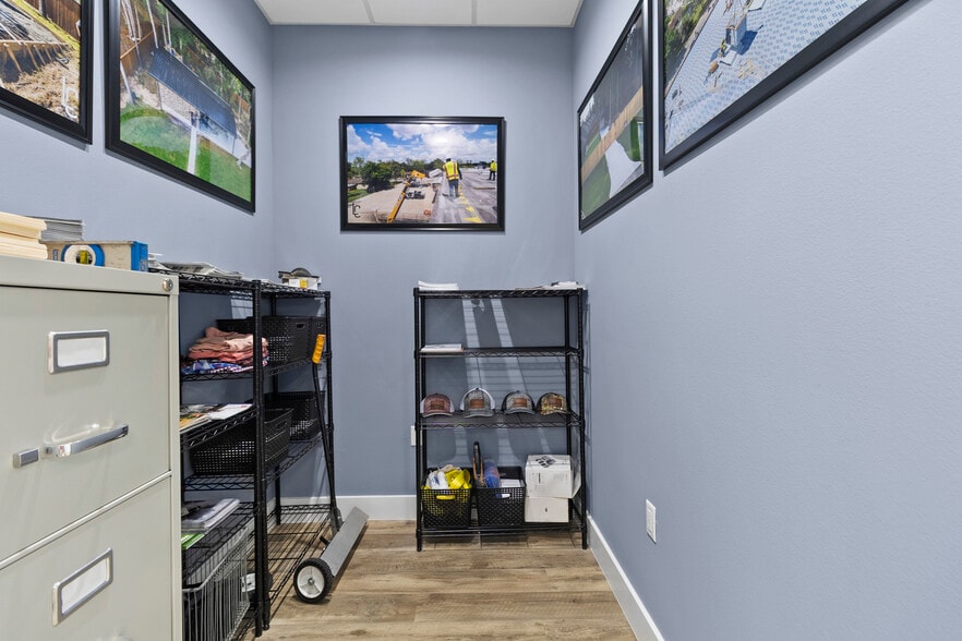 More Photos Of 28809 Hardin Store Rd, Magnolia Office For Lease
