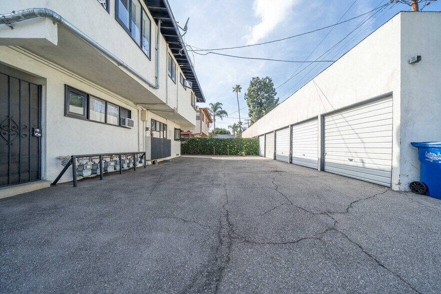 More Photos Of 11001 Hortense St, West Toluca Lake Apartments For Sale