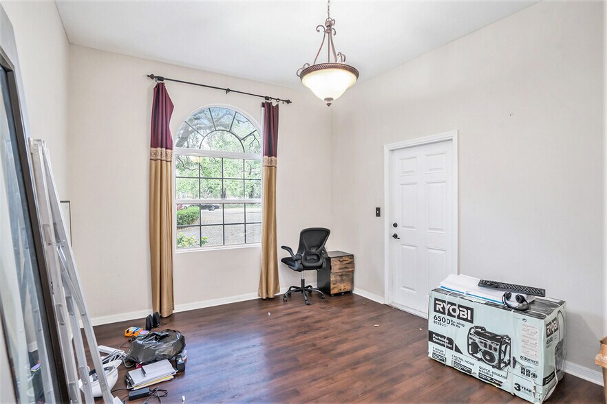 More Photos Of 329 Pauls Dr, Brandon Office Residential For Sale