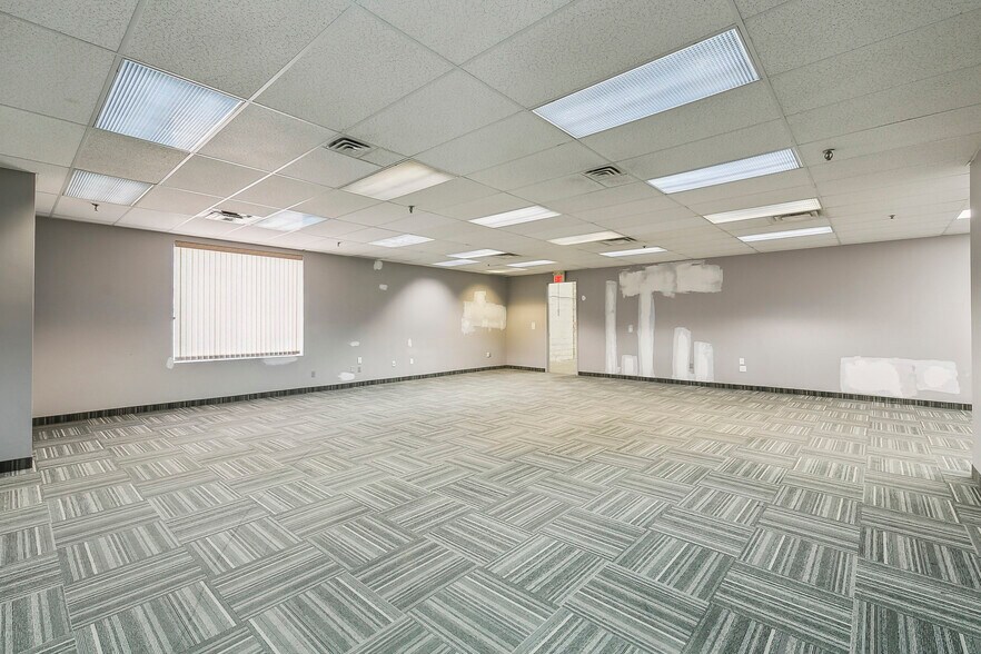 More Photos Of 6885-6895 Menway Ct, Mississauga Warehouse For Lease