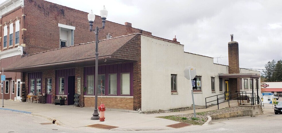More Photos Of 224 S Main St, Zumbrota General Retail For Lease