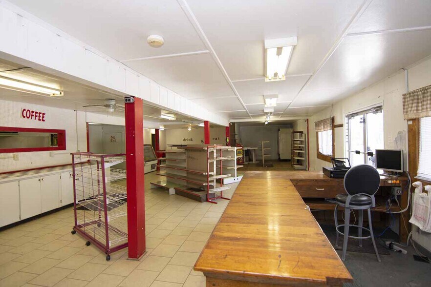 More Photos Of 4830 Highland Trl, Alderson General Retail For Sale
