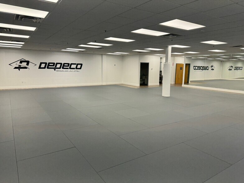 More Photos Of 293-317 Libbey Industrial Pky, Weymouth Light Distribution For Lease