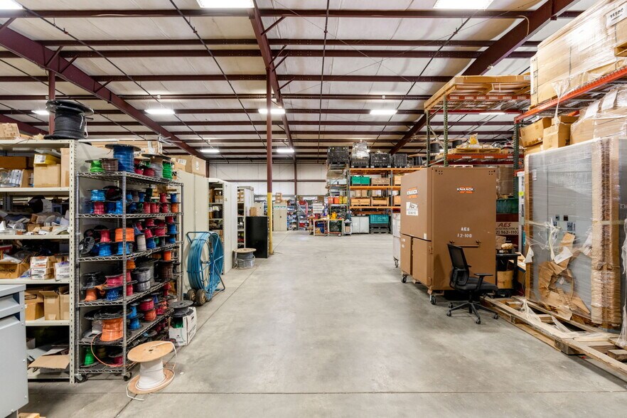 More Photos Of 3312 Gilmore Industrial Blvd, Louisville Warehouse For Lease