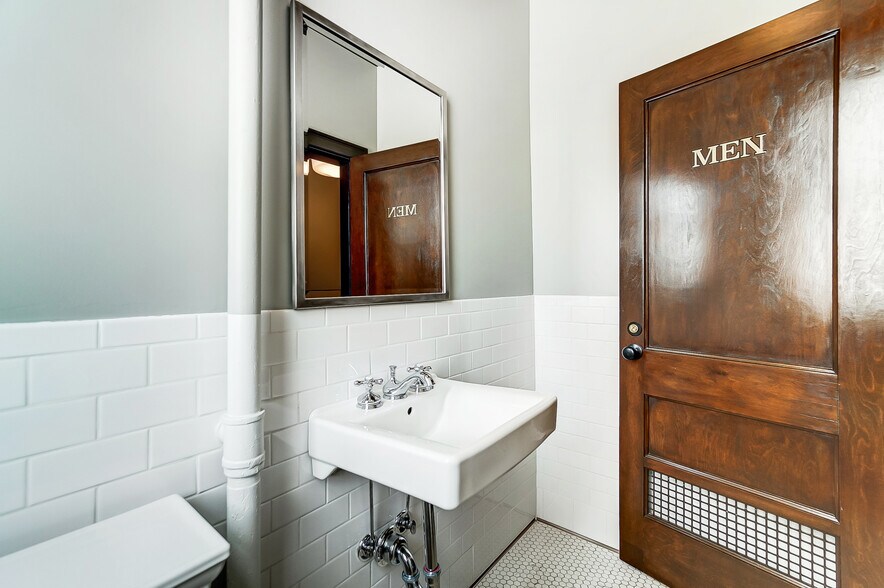 More Photos Of 9-11 N 3rd St, Newark Office For Lease