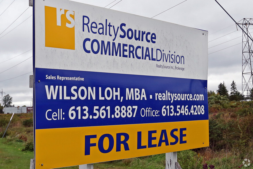 More Photos Of 1225 Gardiners Rd, Kingston Light Distribution For Lease