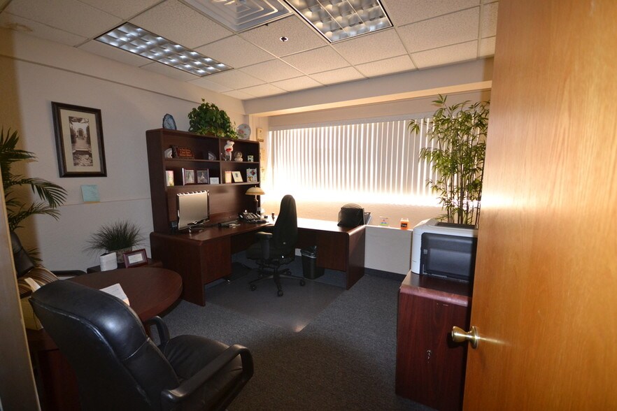 More Photos Of 10240 W Bell Rd, Sun City Office For Lease